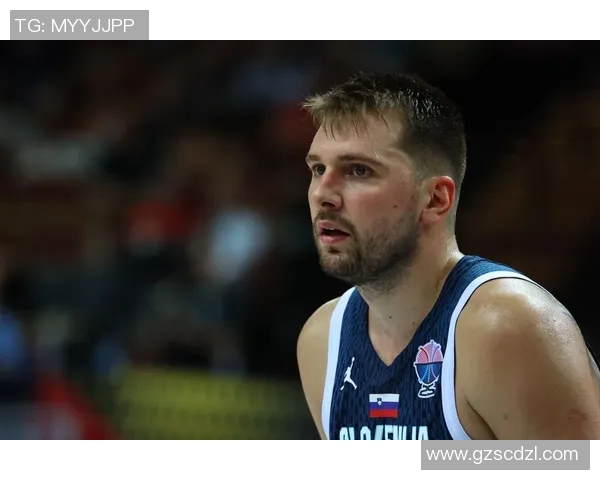 东契奇持球突破 中距离打进还造加罚 东契奇持球突破 中距离打进还造加罚