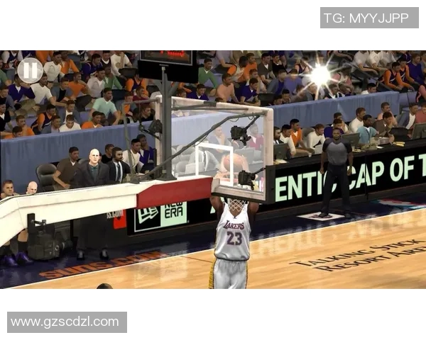 东契奇半场制导 詹姆斯快下劈扣得手 东契奇半场制导 詹姆斯快下劈扣得手